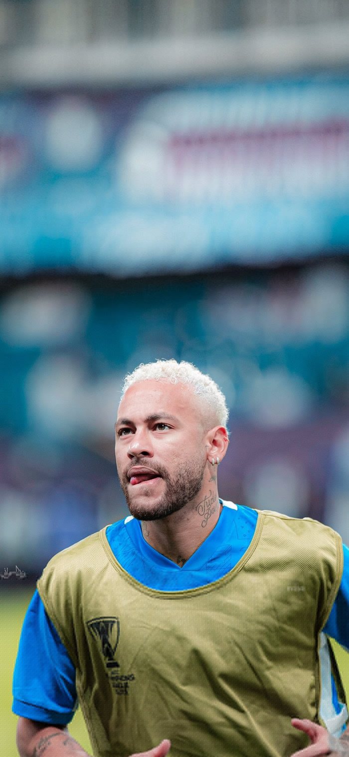 足球这项运动陪伴了我整个初高中，今天我十八岁了，...（今日十八，足球见证我的初高中）