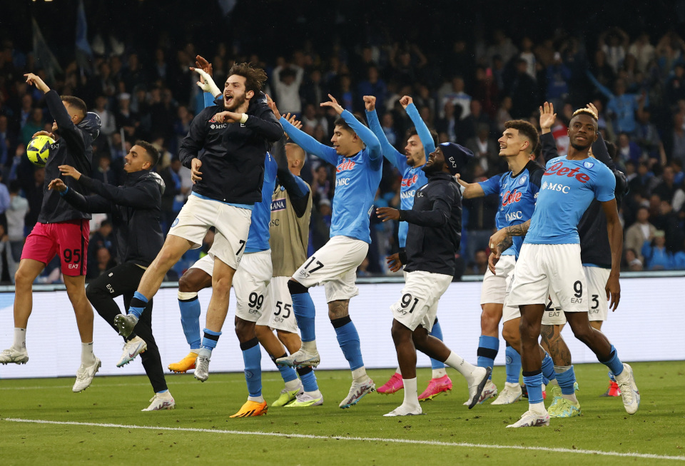 德媒：如果诺伊尔续约留队，拜仁希望明夏2000万欧出售努贝尔（德媒称：若诺伊尔续约留队，拜仁计划明夏以2000万欧出售努贝尔）