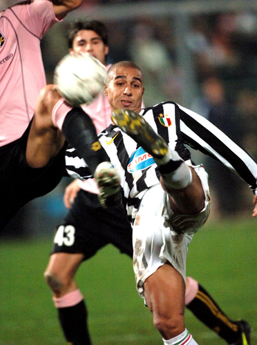 里尔主帅：首次见到一个点球主罚三次，我们战胜了欧联夺冠热门（里尔主帅：生平首次见同一粒点球连罚三次，我们力克欧联杯夺冠热门）