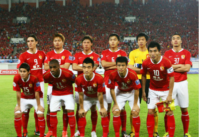 热议成都平广岛：联赛亚冠都蛮硬；租德尔加多需下载反诈app（成都战平广岛引热议：联赛与亚冠强度拉满；德尔加多租借需先安装反诈APP）